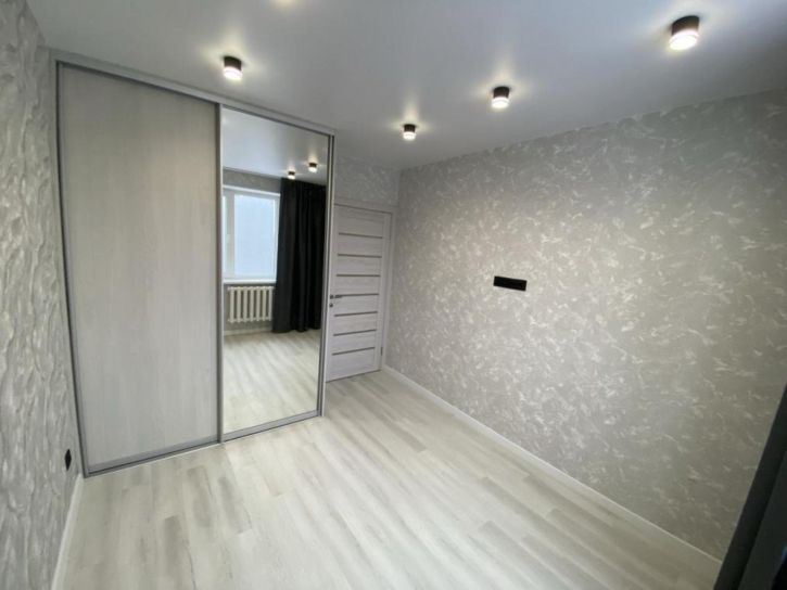 2-комн квартира Широтная, 81