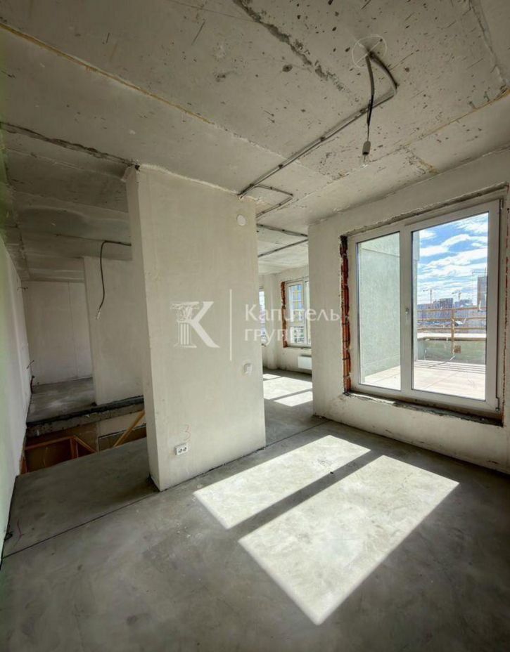 3-комн квартира улица Павла Фитина, 3