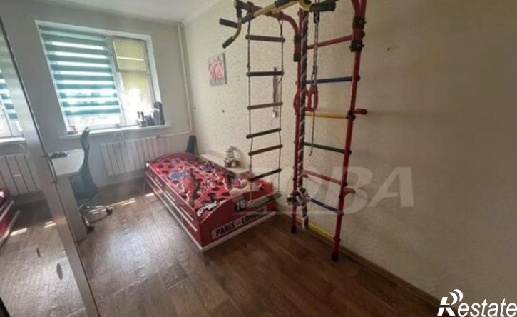 4-комн квартира ул Домостроителей, 4,  д. 4