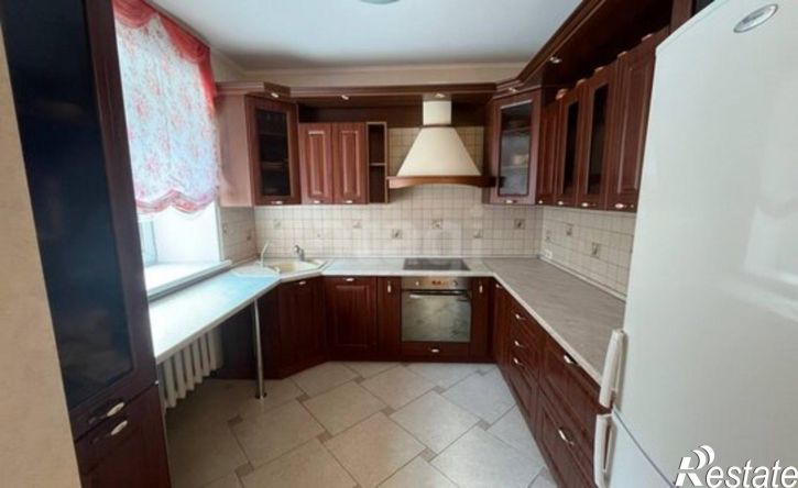 3-комн квартира ул Валерии Гнаровской, 10 4,  д. 10 4,  к. 4