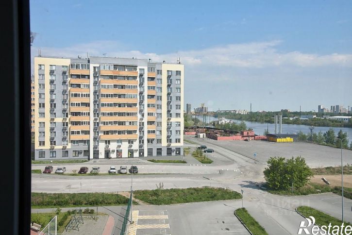 2-комн квартира ул Парада Победы, 17,  д. 17