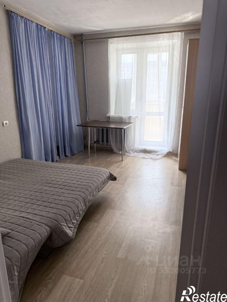 3-комн квартира пр-д Стахановцев, 1,  д. 1