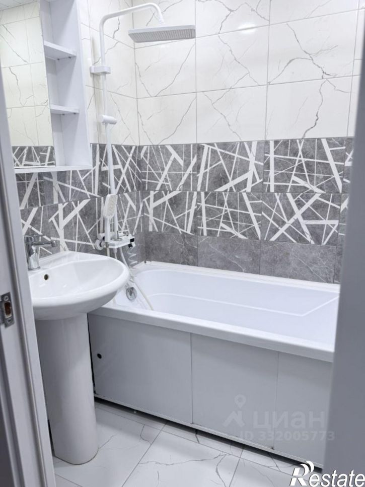 3-комн квартира пр-д Стахановцев, 1,  д. 1