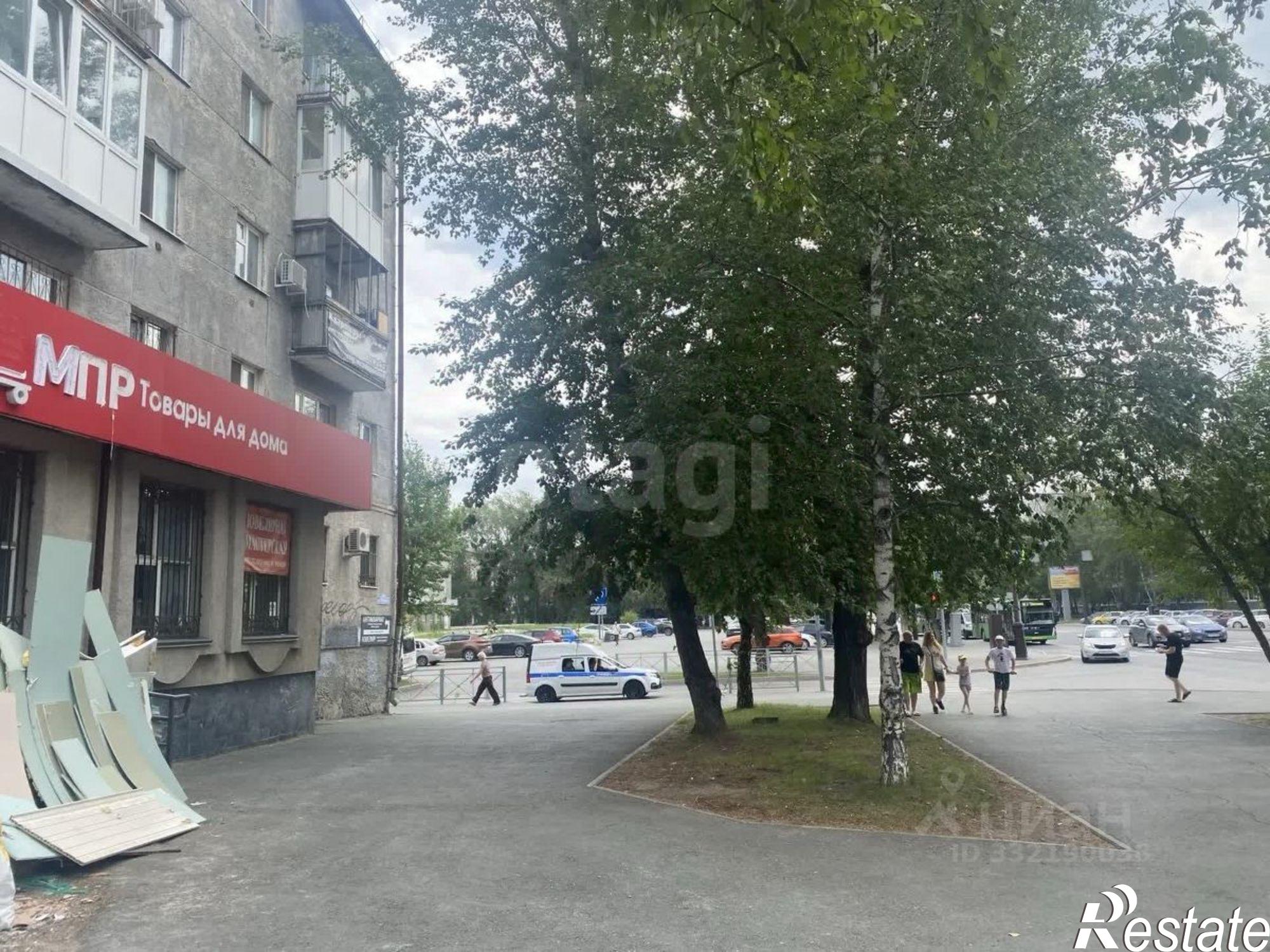 Сдать торговое помещение за 74 000 рублей на ул Республики, 175