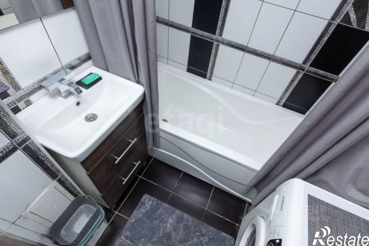 3-комн квартира ул Домостроителей, 18,  д. 18
