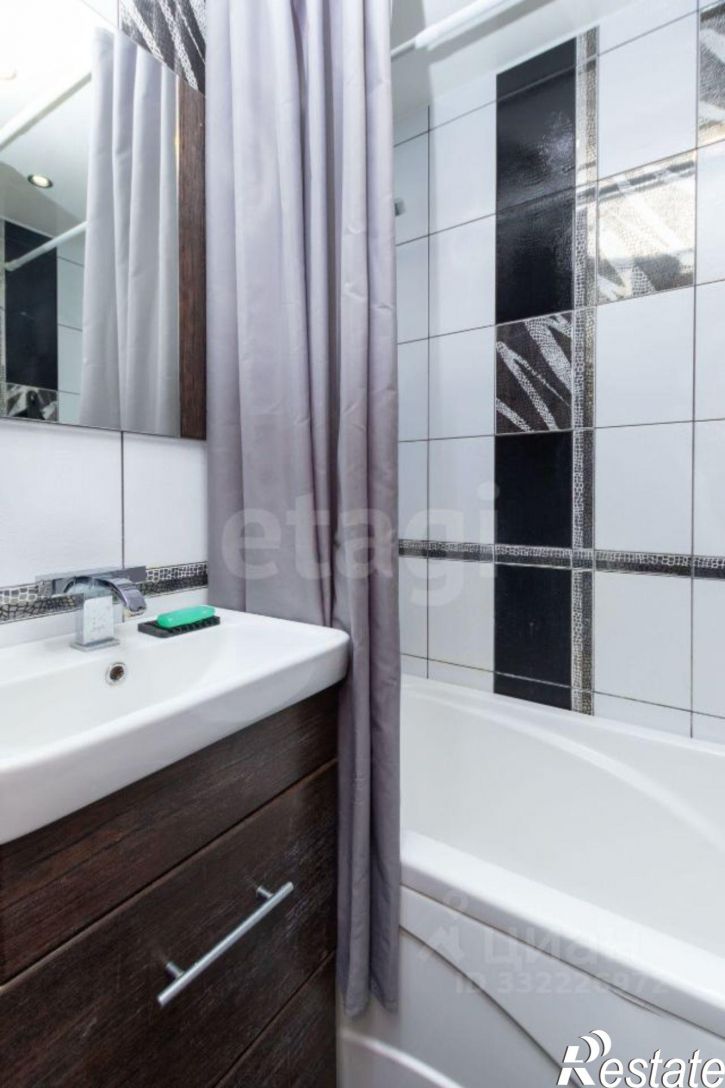 3-комн квартира ул Домостроителей, 18,  д. 18