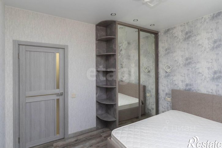 2-комн квартира ул Парада Победы, 17,  д. 17