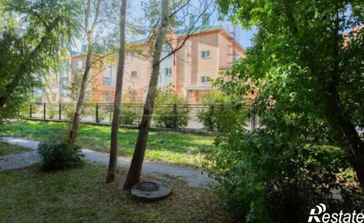 3-комн квартира ул Красных Зорь, 2,  д. 2