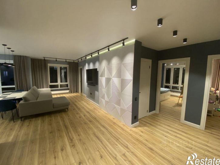 3-комн квартира Тюмень, улица Мельникайте, 30к2