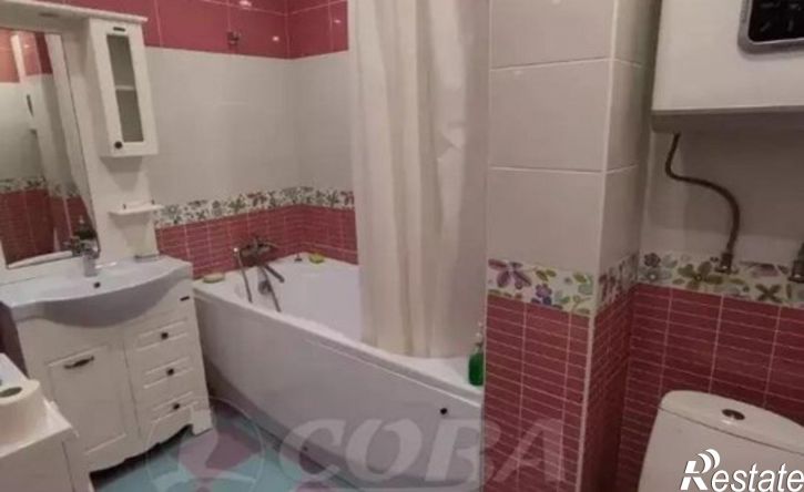 2-комн квартира ул Кремлевская, 102 1,  д. 102 1,  к. 1