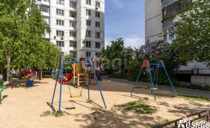 3-комн квартира ул Моторостроителей, 8,  д. 8