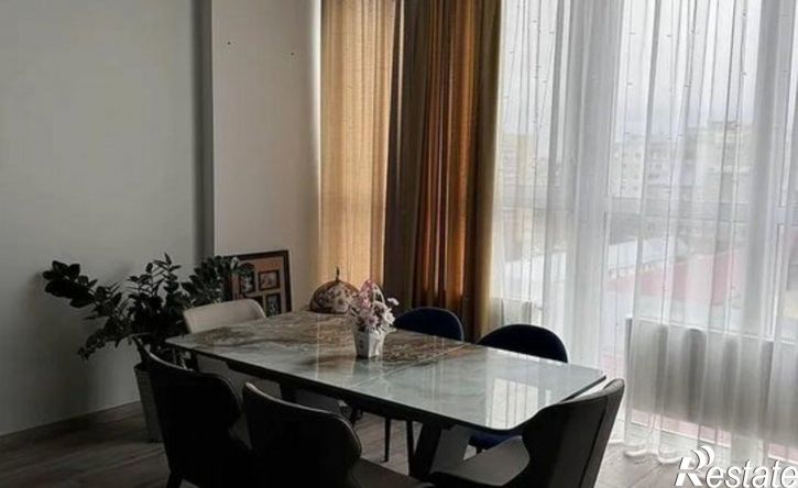 3-комн квартира ул Короленко, 12,  д. 12