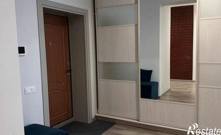 3-комн квартира ул Короленко, 12,  д. 12