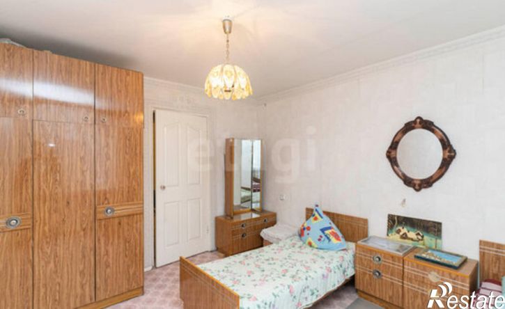 4-комн квартира ул Космонавтов, 1б,  д. 1б