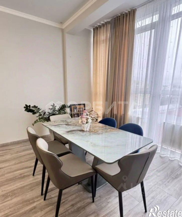 3-комн квартира ул Короленко, 12,  д. 12