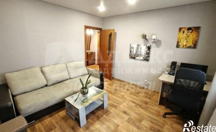 2-комн квартира Тюмень, 6-й микрорайон, улица Валерии Гнаровской, 10