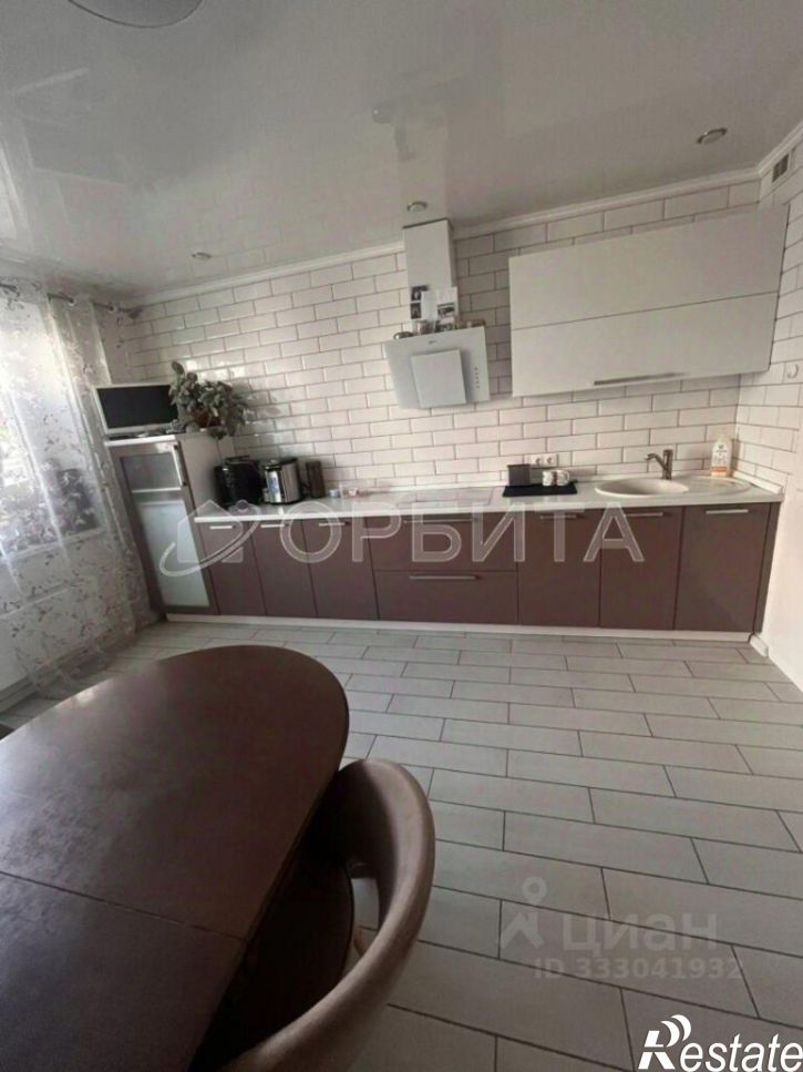 3-комн квартира ул Кремлевская, 110 1,  д. 110 1,  к. 1