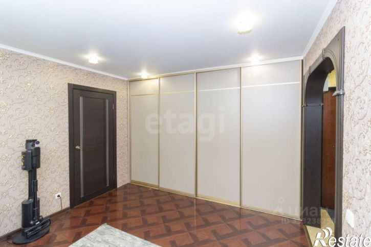 2-комн квартира ул Кремлевская, 110 1,  д. 110 1,  к. 1