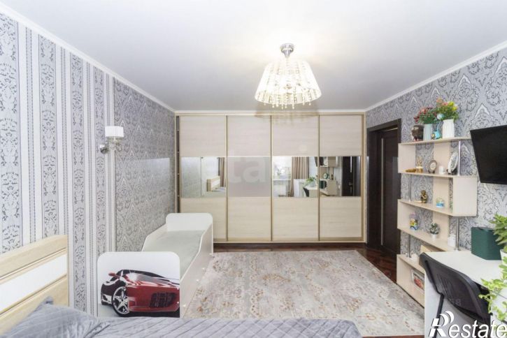 2-комн квартира ул Кремлевская, 110 1,  д. 110 1,  к. 1