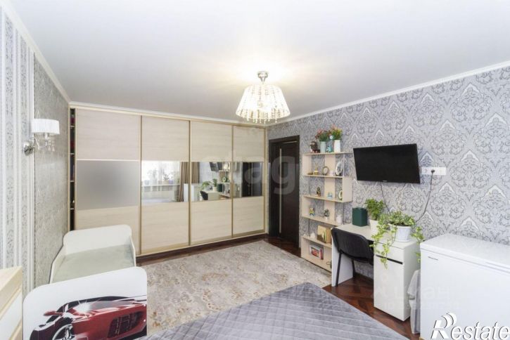 2-комн квартира ул Кремлевская, 110 1,  д. 110 1,  к. 1