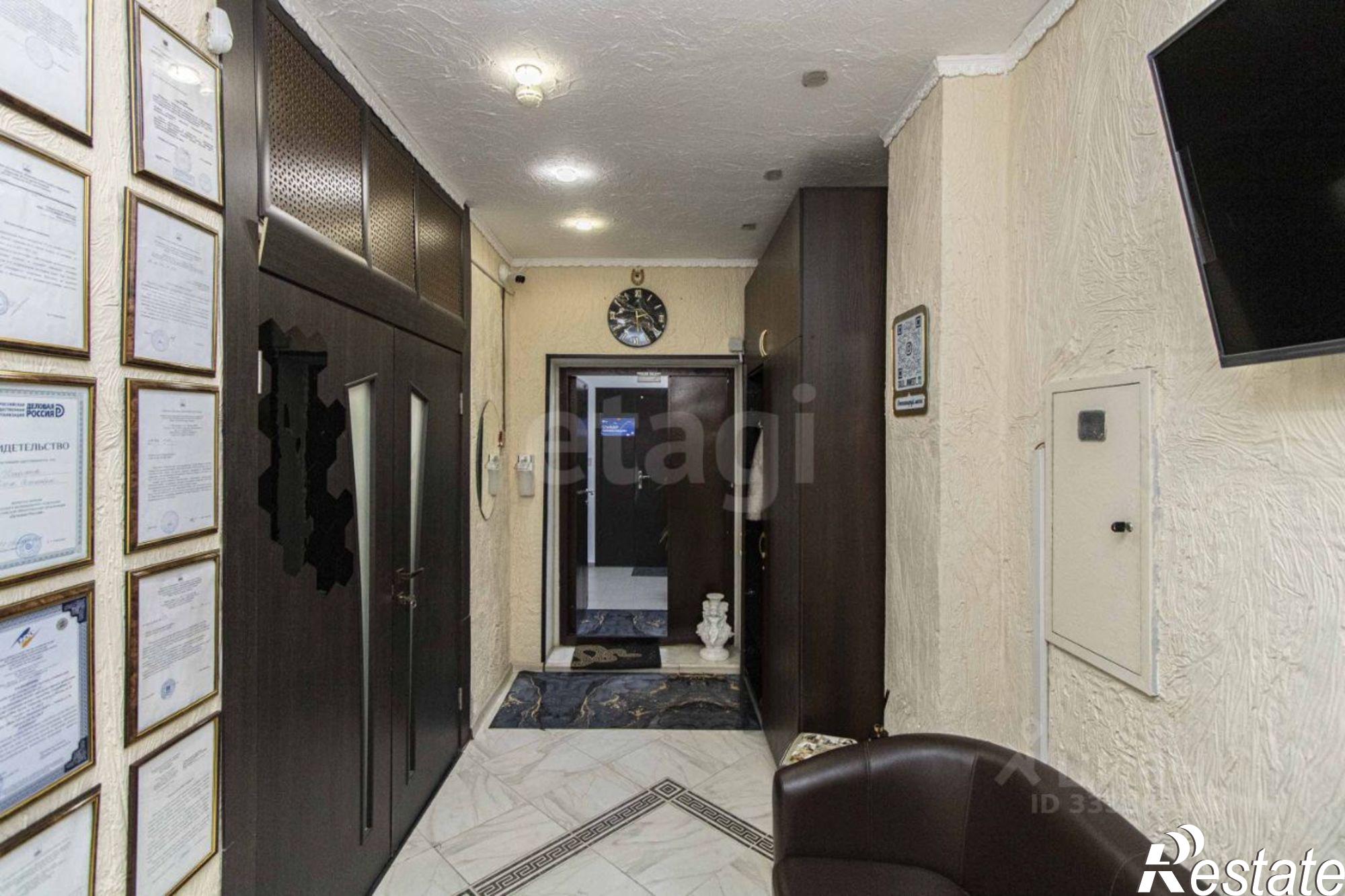 Купить офис, помещение под офис за 17 500 100 рублей на ул Максима Горького, 90