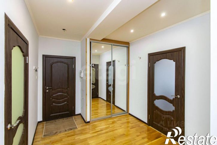 3-комн квартира улица Хохрякова, 32,  д. 32