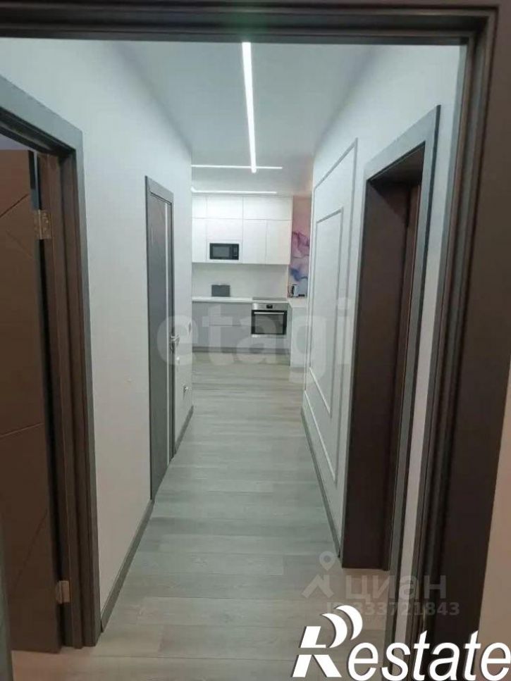 3-комн квартира улица Александра Протозанова, 8,  д. 8