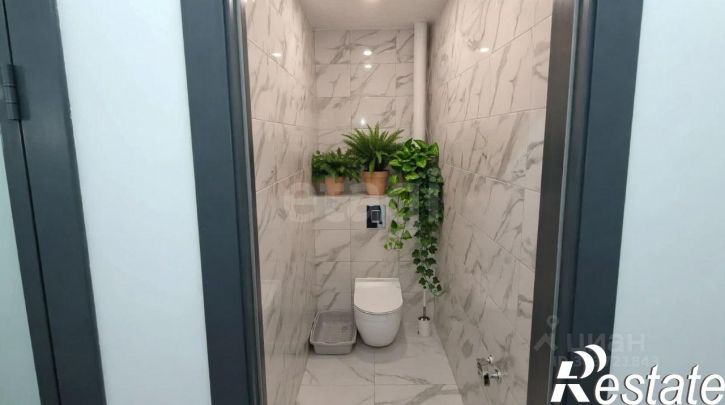 3-комн квартира улица Александра Протозанова, 8,  д. 8