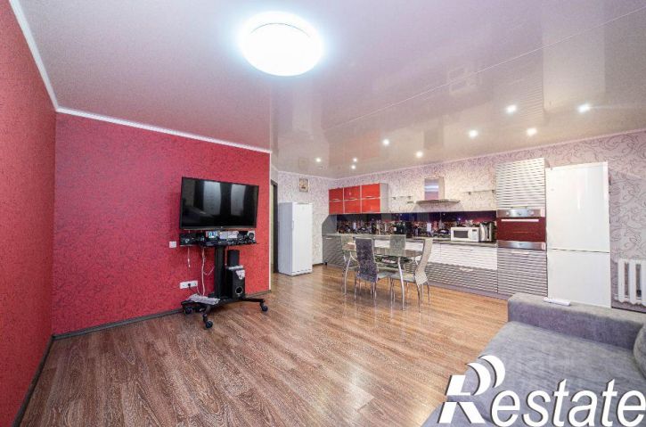 3-комн квартира улица Муравленко, 3,  д. 3