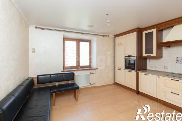3-комн квартира улица Василия Гольцова, 28,  д. 28