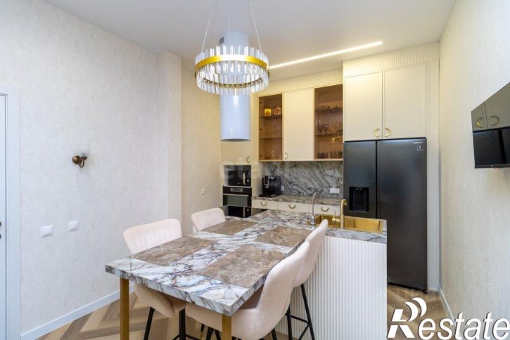 4-комн квартира улица Газовиков, 36,  д. 36