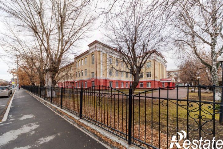 3-комн квартира улица Хохрякова, 45,  д. 45