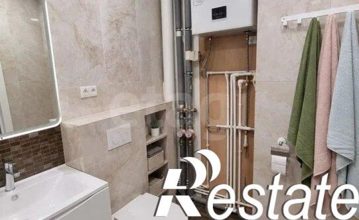 3-комн квартира улица Александра Протозанова, 8,  д. 8