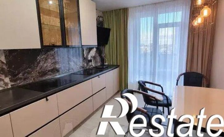 3-комн квартира улица Александра Протозанова, 8,  д. 8