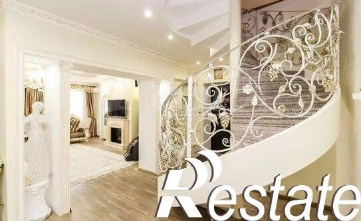 5-комн квартира улица Володарского, 25,  д. 25