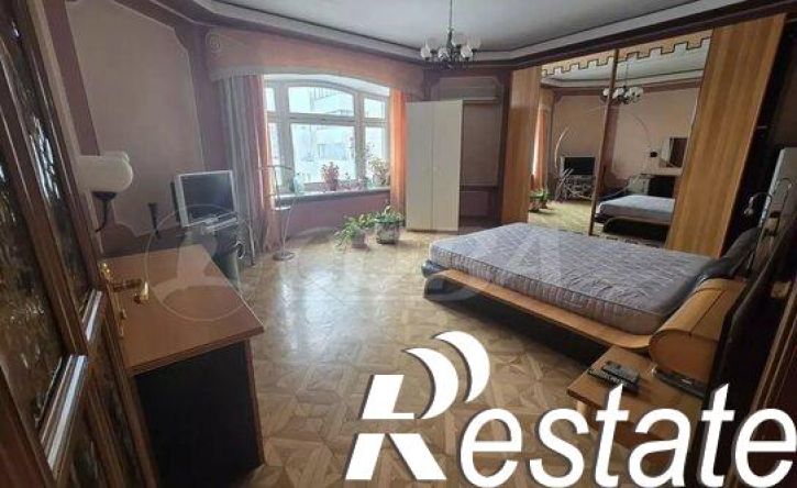 4-комн квартира улица Дзержинского, 69,  д. 69