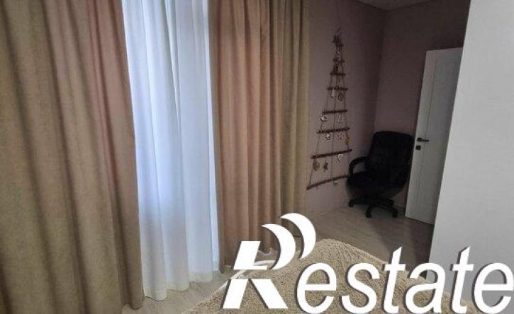 3-комн квартира улица Александра Протозанова, 8,  д. 8